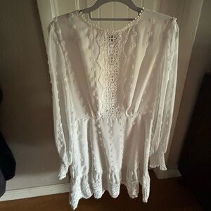 It is the brand simplee size large material color white